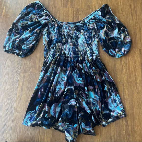Urban Outfitters Romper Womens Small Velvet Patsy Smoke Black Blue Whimsy Goth - Picture 2 of 13